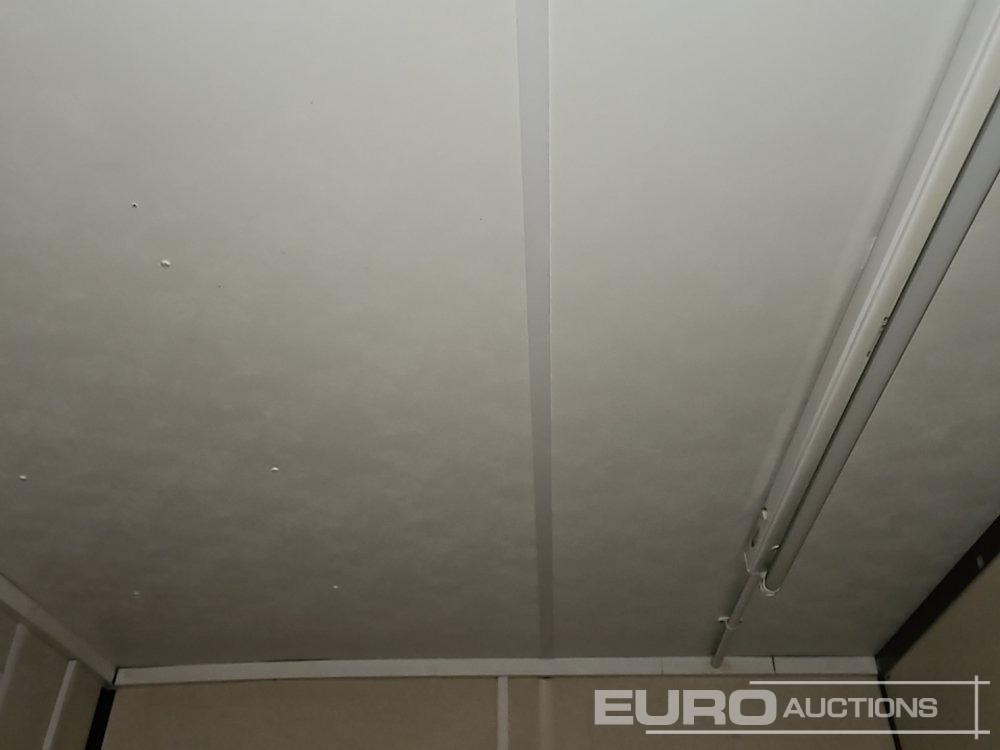 Shipping container 30' x 9' Containerised Office (Cannot Be Reconsigned): picture 18 Shipping container 30' x 9' Containerised Office (Cannot Be Reconsigned): picture 18