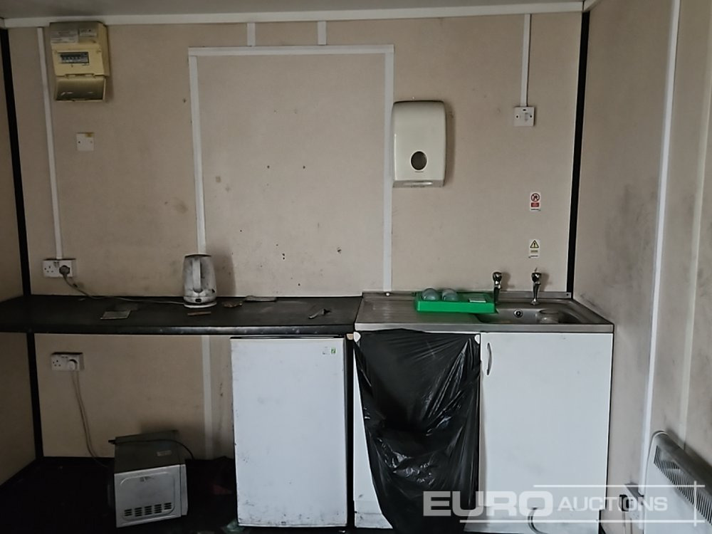 Shipping container 30' x 9' Containerised Office (Cannot Be Reconsigned): picture 9 Shipping container 30' x 9' Containerised Office (Cannot Be Reconsigned): picture 9