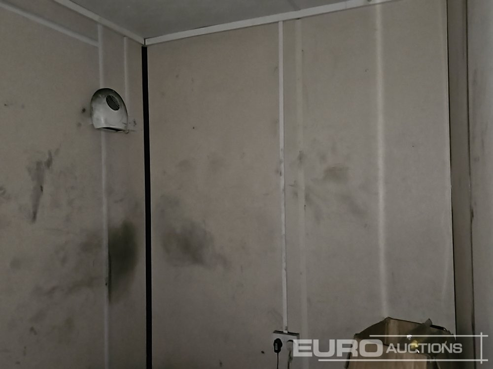 Shipping container 30' x 9' Containerised Office (Cannot Be Reconsigned): picture 16 Shipping container 30' x 9' Containerised Office (Cannot Be Reconsigned): picture 16