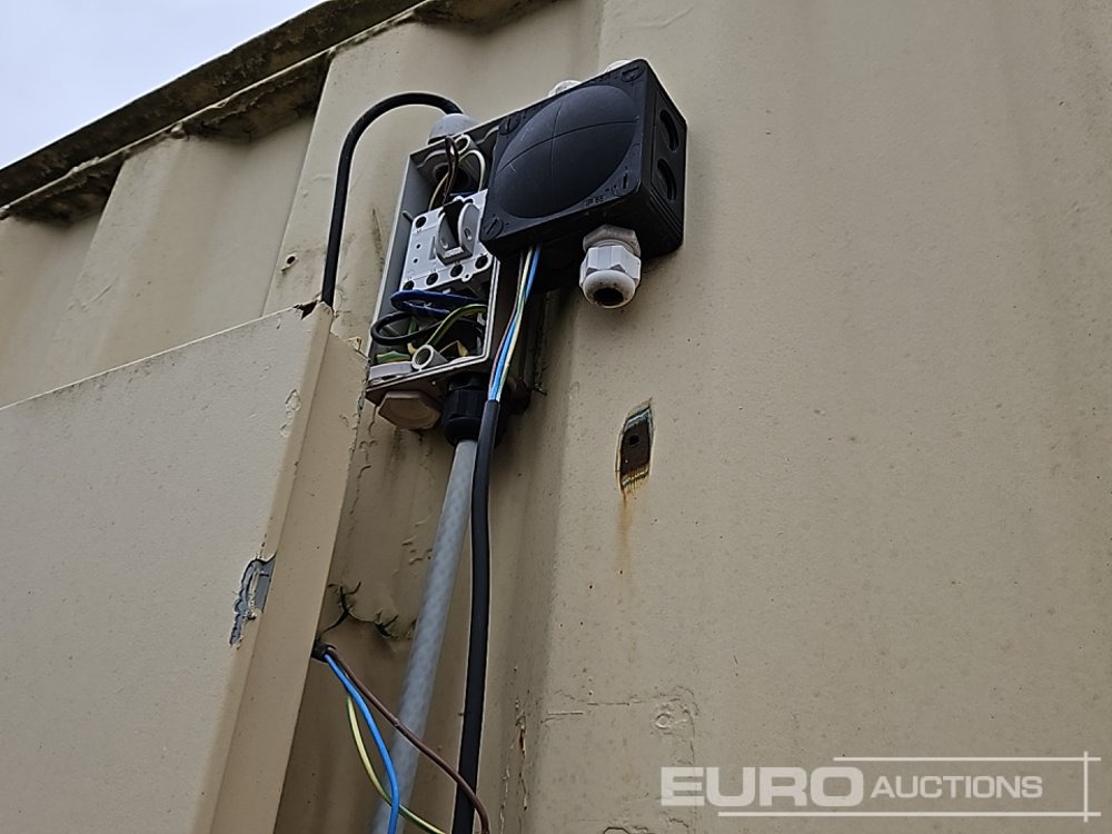 Shipping container 30' x 9' Containerised Office (Cannot Be Reconsigned): picture 23 Shipping container 30' x 9' Containerised Office (Cannot Be Reconsigned): picture 23