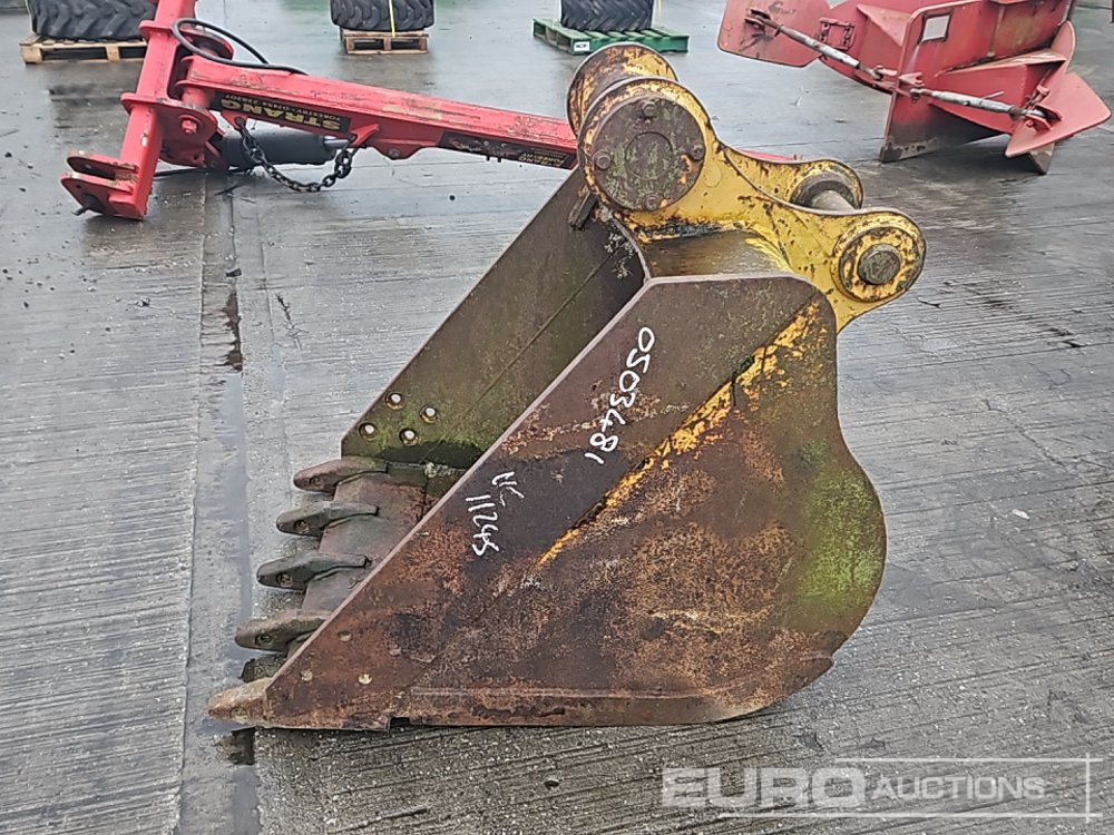 34" Digging Bucket 65mm Pin to suit 13 Ton Excavator - Bucket: picture 4 34" Digging Bucket 65mm Pin to suit 13 Ton Excavator - Bucket: picture 4