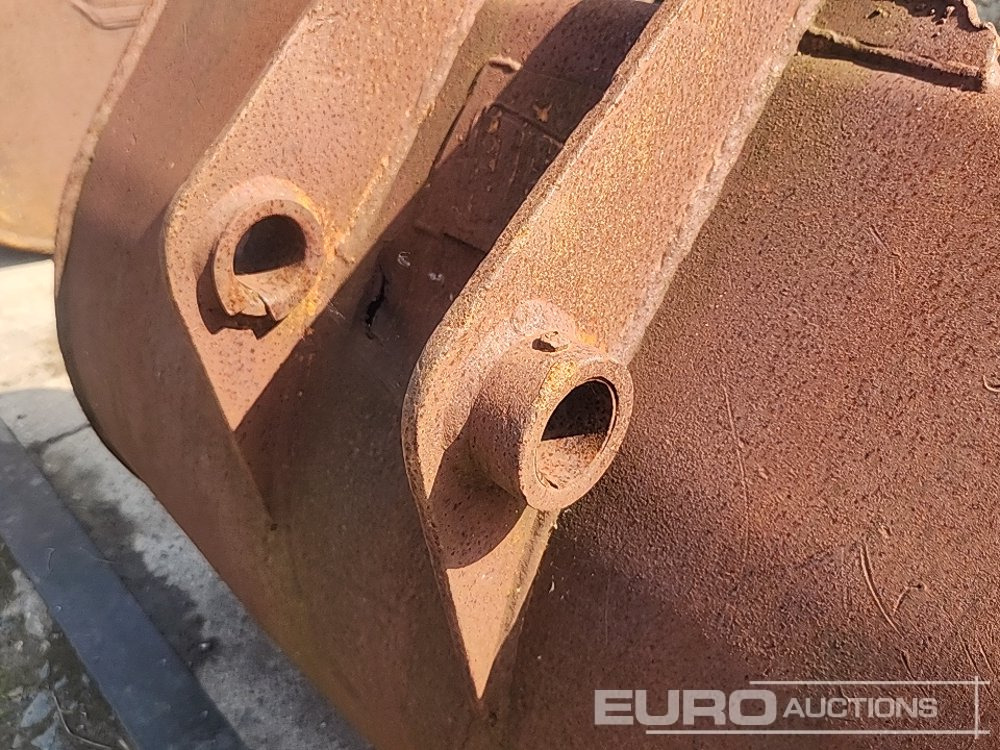 36" Digging Bucket to suit JCB 3CX - Bucket: picture 5 36" Digging Bucket to suit JCB 3CX - Bucket: picture 5