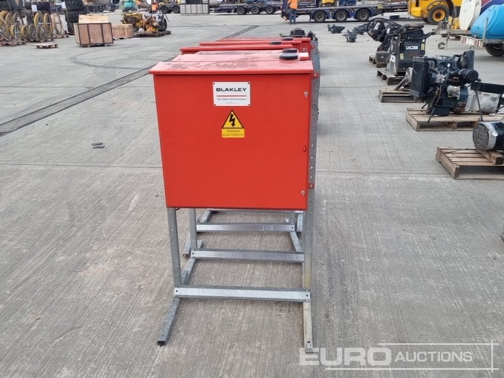 400 Volt Distributing Boxes (5 of) - Construction equipment: picture 4 400 Volt Distributing Boxes (5 of) - Construction equipment: picture 4