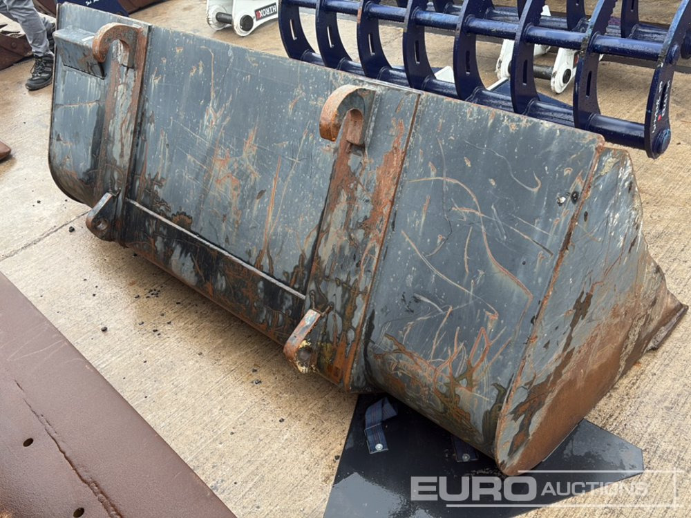 90" Front Loading Bucket to suit JCB Telehandler - Bucket: picture 4 90" Front Loading Bucket to suit JCB Telehandler - Bucket: picture 4