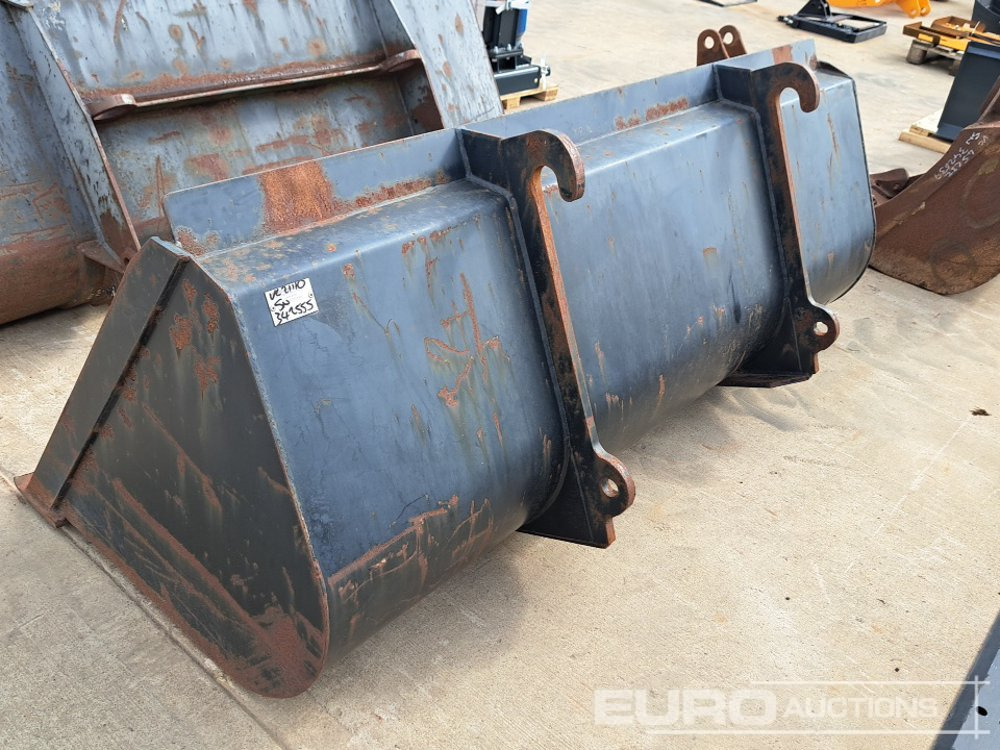 90" Front Loading Bucket to suit JCB Telehandler - Bucket: picture 3 90" Front Loading Bucket to suit JCB Telehandler - Bucket: picture 3