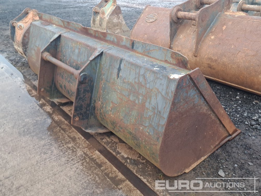 96" Front Loader Bucket to suit Manitou Telehandler - Bucket: picture 3 96" Front Loader Bucket to suit Manitou Telehandler - Bucket: picture 3