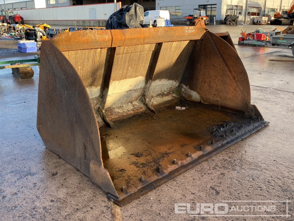96" Grain Bucket to suit Manitou Telehandler - Bucket: picture 4 96" Grain Bucket to suit Manitou Telehandler - Bucket: picture 4