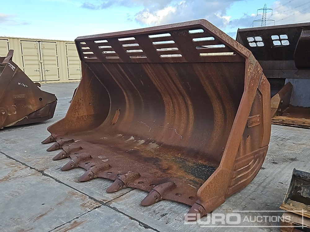 Doosan 132" Loading Bucket to suit Wheeled Loader - Bucket: picture 1 Doosan 132" Loading Bucket to suit Wheeled Loader - Bucket: picture 1