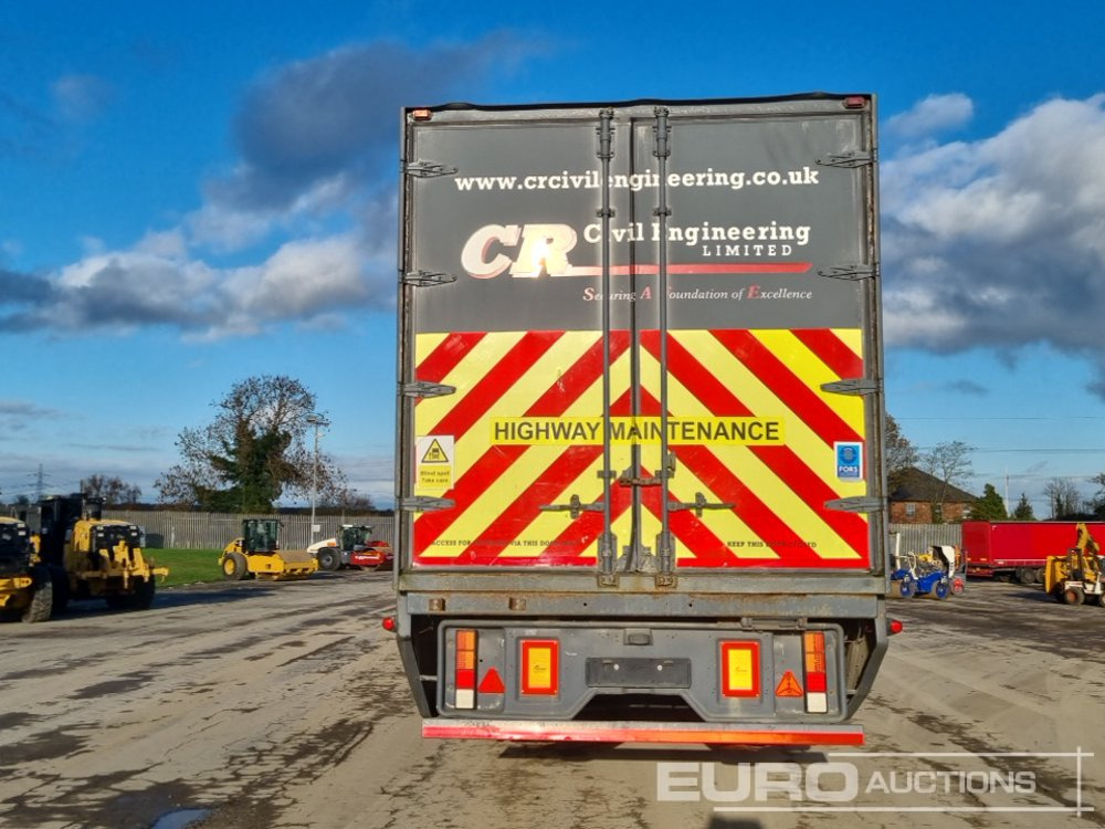 Fruehauf VJH SA2 - Closed box semi-trailer: picture 4 Fruehauf VJH SA2 - Closed box semi-trailer: picture 4