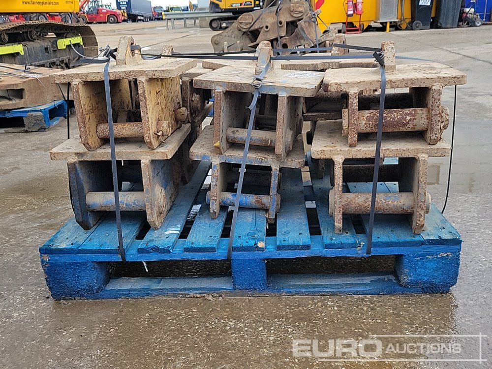Headstock (12 of) 45-60mm Pin to suit 4-12 Ton Excavator - Hydraulic hammer: picture 5 Headstock (12 of) 45-60mm Pin to suit 4-12 Ton Excavator - Hydraulic hammer: picture 5