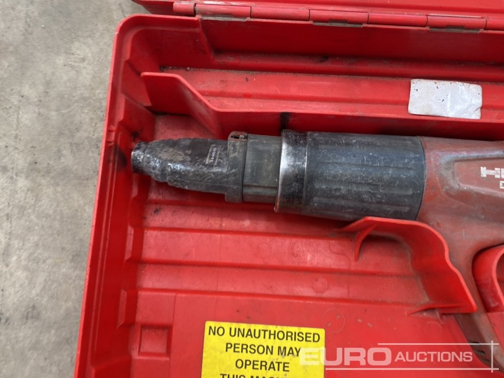 Hilti DX460 Nail Gun (Body & Case Only) - Construction equipment: picture 4 Hilti DX460 Nail Gun (Body & Case Only) - Construction equipment: picture 4