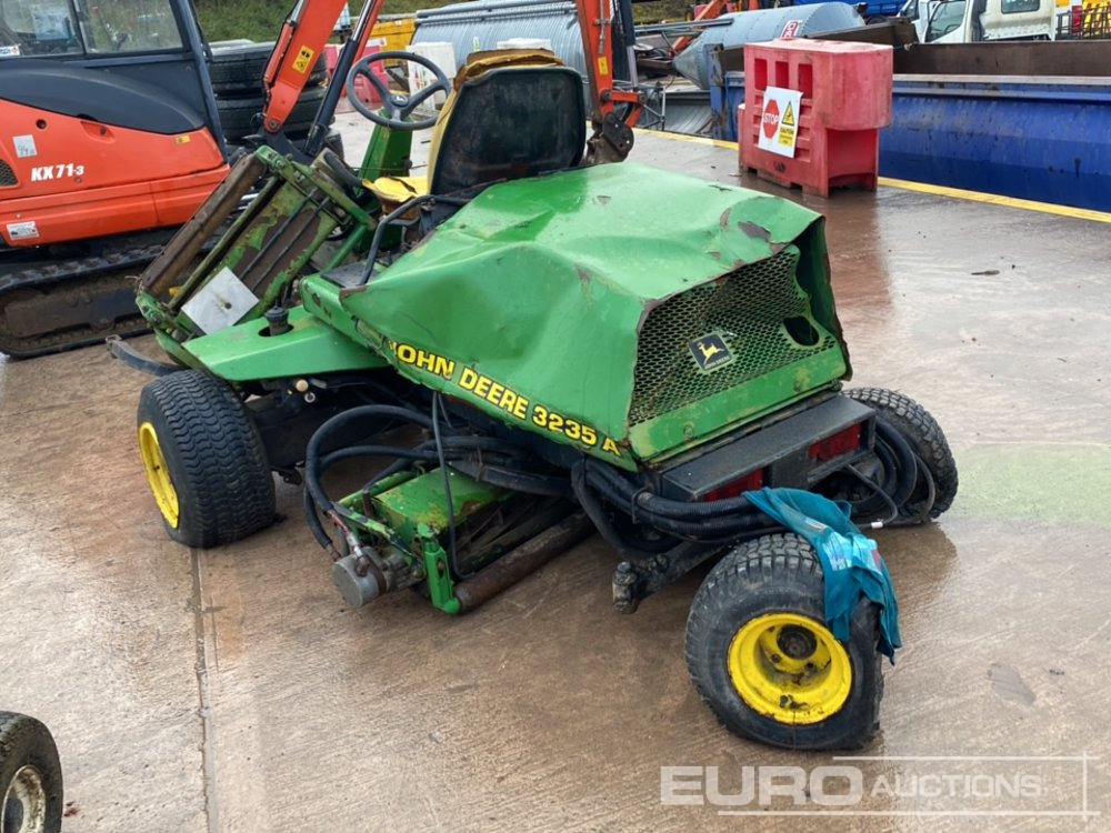 John Deere 3235A - Garden mower: picture 3 John Deere 3235A - Garden mower: picture 3