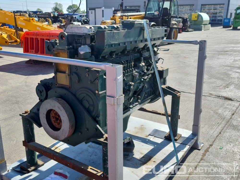 Komatsu 6 Cylinder Engine - Engine: picture 1 Komatsu 6 Cylinder Engine - Engine: picture 1