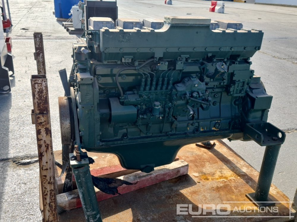 Komatsu 6 Cylinder Engine - Engine: picture 2 Komatsu 6 Cylinder Engine - Engine: picture 2