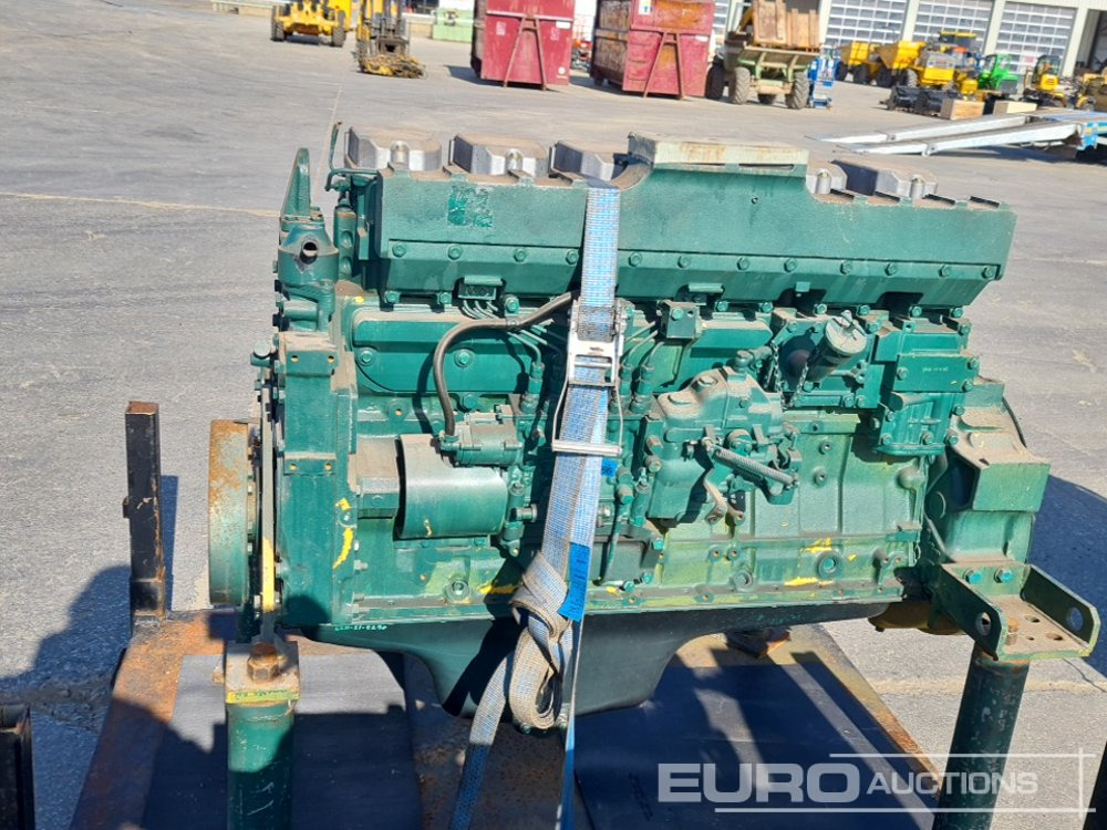 Komatsu 6 Cylinder Engine - Engine: picture 2 Komatsu 6 Cylinder Engine - Engine: picture 2