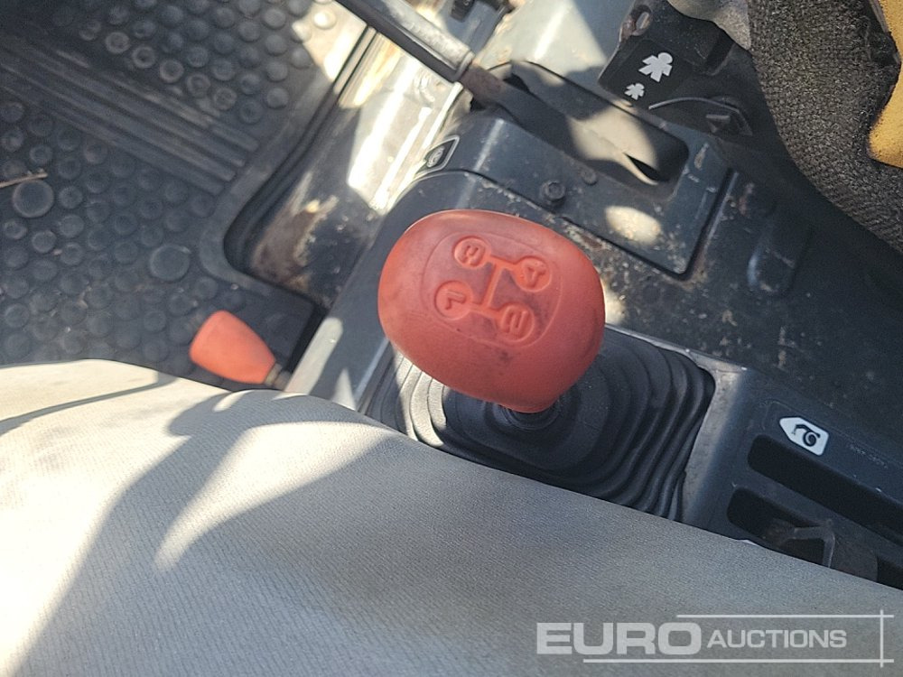 Compact tractor Kubota L4200: picture 30