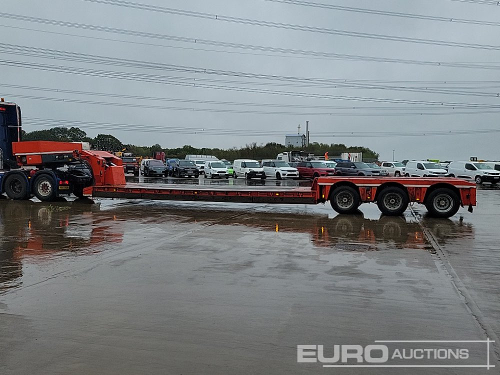 Nooteboom Tri Axle Drop Neck Low Loader Trailer, Out Riggers, 3 Axle Steer, Air Brakes - Low loader semi-trailer: picture 2 Nooteboom Tri Axle Drop Neck Low Loader Trailer, Out Riggers, 3 Axle Steer, Air Brakes - Low loader semi-trailer: picture 2