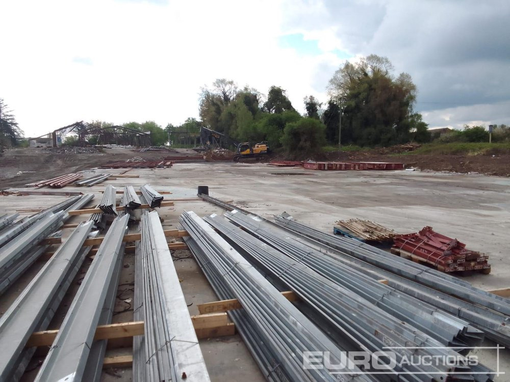 Portal Frame Building L140' x W120', 16' to Eaves, Purlins - Construction container: picture 5 Portal Frame Building L140' x W120', 16' to Eaves, Purlins - Construction container: picture 5