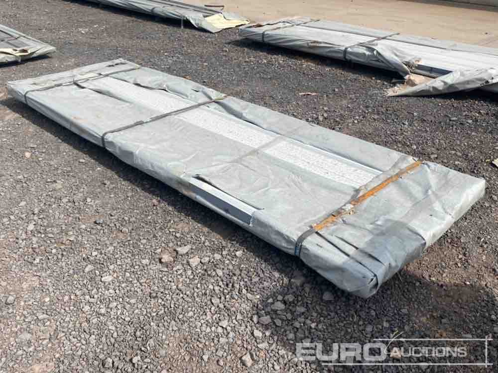 Unused 10' Cladding Sheets (100 of) - Construction equipment: picture 2 Unused 10' Cladding Sheets (100 of) - Construction equipment: picture 2
