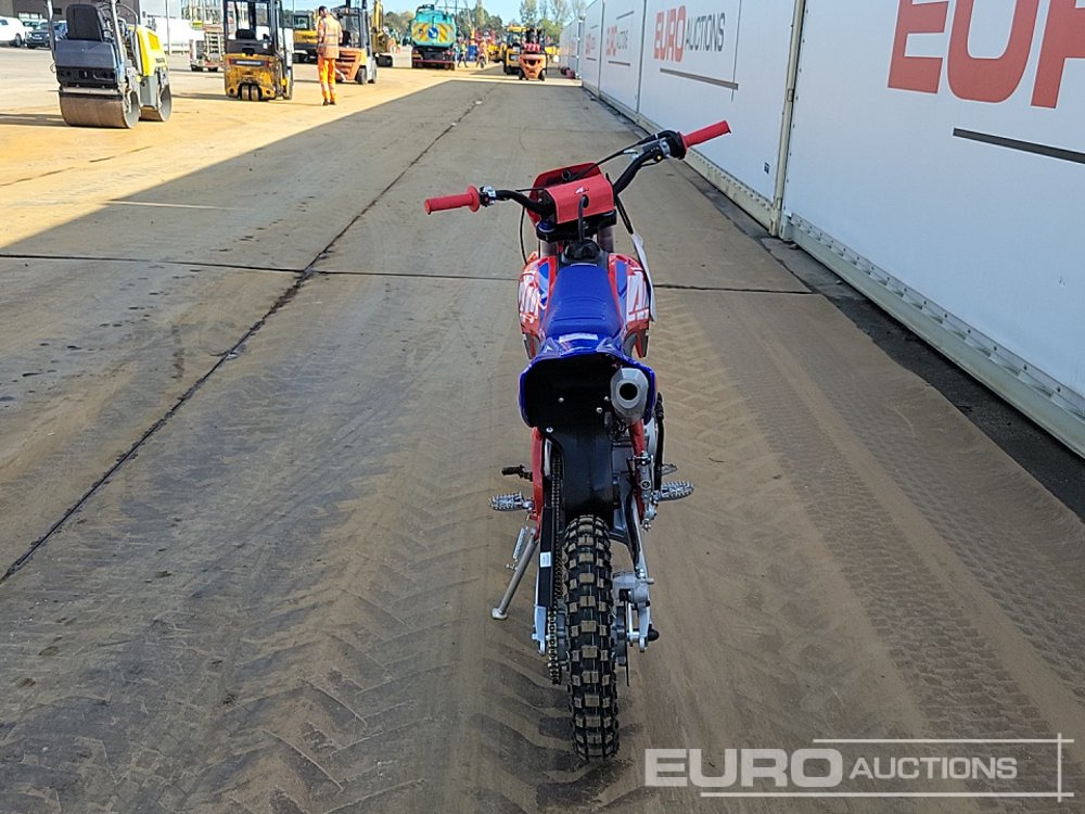 Unused 2025 Apollo Thunder 125cc Motorcross Bike, 14" Front, 12" Rear Tyres, Electric Start, Air Cooled, Hydraulic Suspension, Disc Brakes, Lighting Kit - Motorcycle: picture 4 Unused 2025 Apollo Thunder 125cc Motorcross Bike, 14" Front, 12" Rear Tyres, Electric Start, Air Cooled, Hydraulic Suspension, Disc Brakes, Lighting Kit - Motorcycle: picture 4