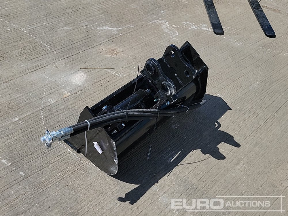 Unused 2025 Captok 24" Hydraulic Tilting Bucket 25mm Pin to suit Mini Excavator - Bucket: picture 3 Unused 2025 Captok 24" Hydraulic Tilting Bucket 25mm Pin to suit Mini Excavator - Bucket: picture 3