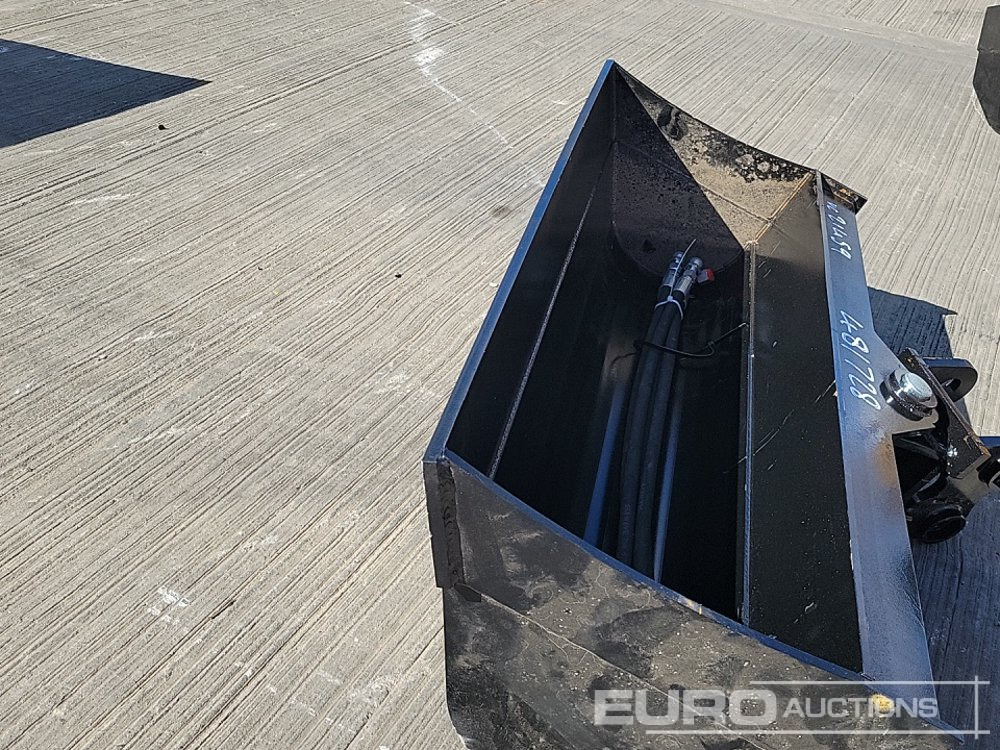 Bucket Unused 2025 Captok 32" Hydraulic Tilting Bucket 25mm Pin to suit Mini Excavator: picture 9
