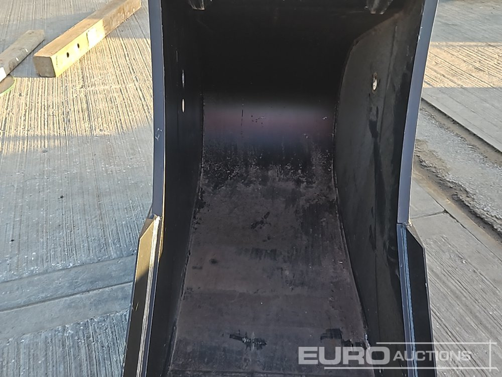 Bucket Unused 24" Digging Bucket 70mm Pin to suit 14-16 Ton Excavator: picture 10