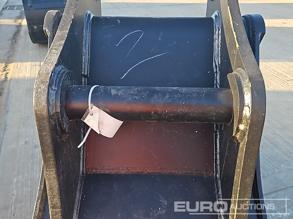 Bucket Unused 24" Digging Bucket 70mm Pin to suit 14-16 Ton Excavator: picture 12