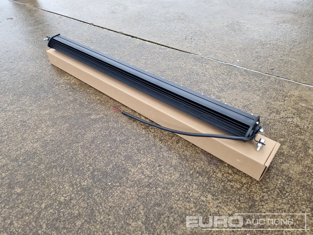 Unused 25" 240W Combo Beam LED Light Bar, Mounting Brackets, IP68 Waterproof - Workshop equipment: picture 3 Unused 25" 240W Combo Beam LED Light Bar, Mounting Brackets, IP68 Waterproof - Workshop equipment: picture 3