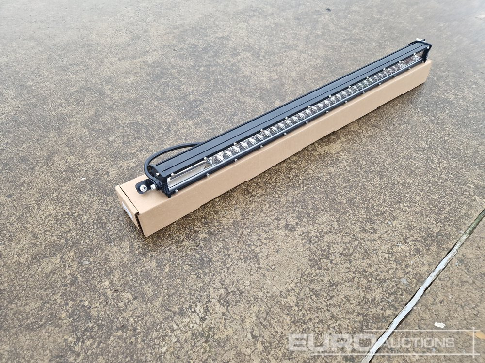 Unused 25" 240W Combo Beam LED Light Bar, Mounting Brackets, IP68 Waterproof - Workshop equipment: picture 4 Unused 25" 240W Combo Beam LED Light Bar, Mounting Brackets, IP68 Waterproof - Workshop equipment: picture 4