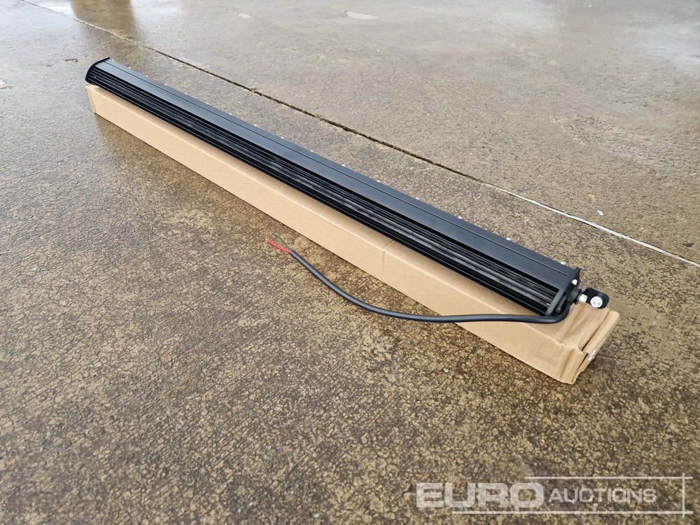 Unused 32" 300W Combo Beam LED Light Bar, Mounting Brackets, IP68 Waterproof - Workshop equipment: picture 3 Unused 32" 300W Combo Beam LED Light Bar, Mounting Brackets, IP68 Waterproof - Workshop equipment: picture 3