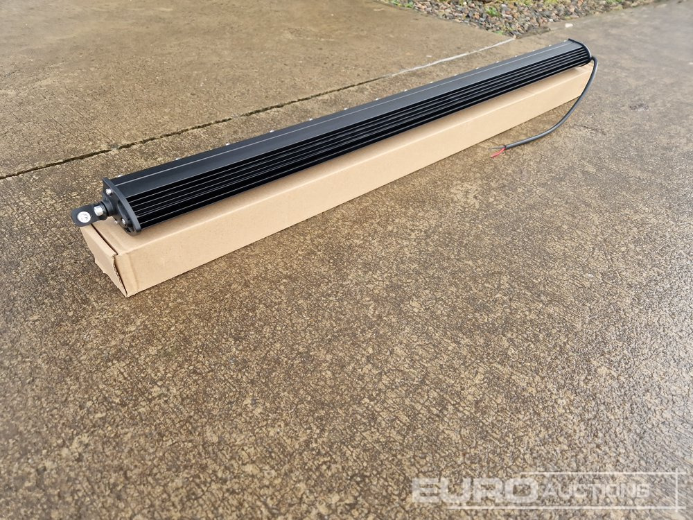 Unused 32" 300W Combo Beam LED Light Bar, Mounting Brackets, IP68 Waterproof - Workshop equipment: picture 2 Unused 32" 300W Combo Beam LED Light Bar, Mounting Brackets, IP68 Waterproof - Workshop equipment: picture 2