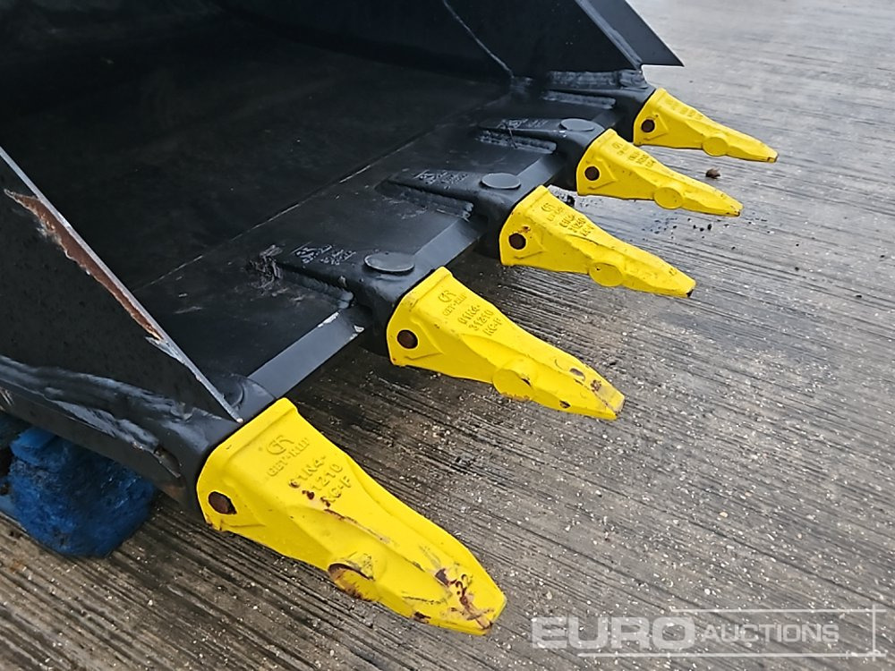 Bucket Unused 48" Digging Bucket 70mm Pin to suit 14-16 Ton Excavator: picture 12