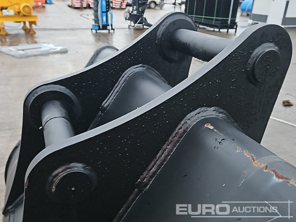 Bucket Unused 48" Digging Bucket 70mm Pin to suit 14-16 Ton Excavator: picture 10