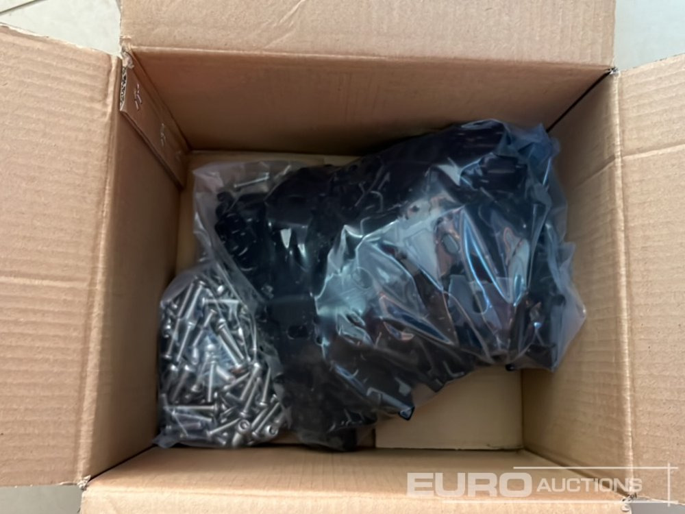 Construction equipment Unused Galvanised & Powder Coated Heavy Duty (5mm) Wire Mesh Fencing, 25 x H2.4m x W2.2m Panels, 26 x 60mm x 60mm x3m Posts, with Fittings (Black): picture 24