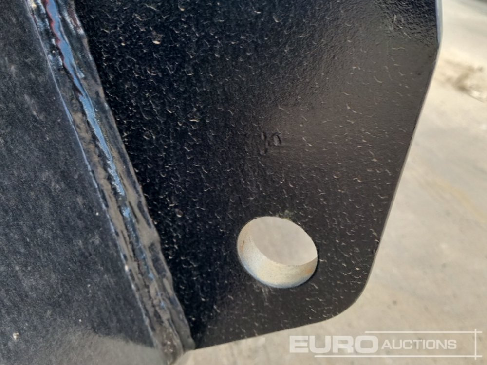 Bucket Unused Strickland 90" Loading Bucket to suit Manitou Telehandler: picture 13