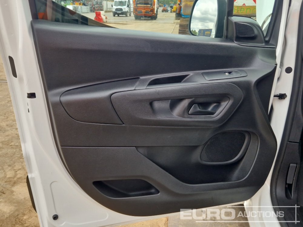 Van 2020 Citroen Berlingo: picture 23