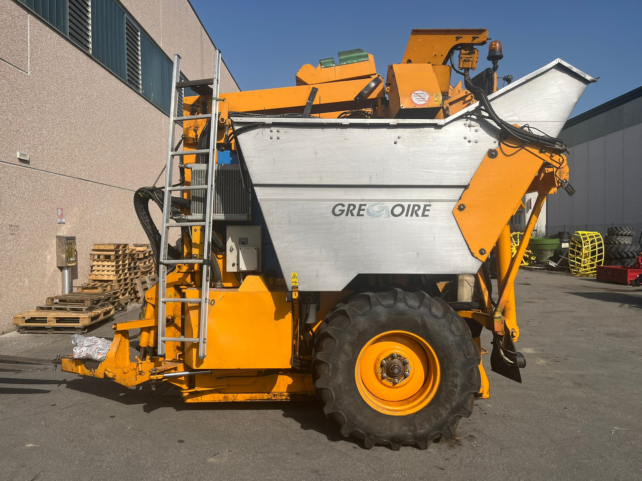 Vendemmiatrice usata Grégoire G60I - Grape harvesting machine: picture 1 Vendemmiatrice usata Grégoire G60I - Grape harvesting machine: picture 1