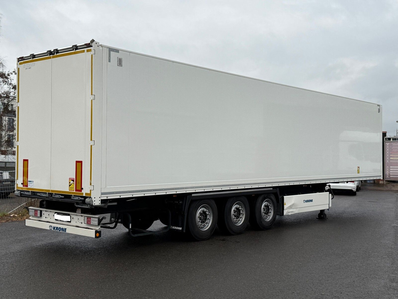 Krone SD/KOFFER/LIFTACHSE - Closed box semi-trailer: picture 4 Krone SD/KOFFER/LIFTACHSE - Closed box semi-trailer: picture 4