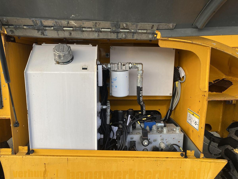 Aerial platform Haulotte Compact 12DX, Schaar hoogwerker, 4X4 Diesel: picture 15 Aerial platform Haulotte Compact 12DX, Schaar hoogwerker, 4X4 Diesel: picture 15