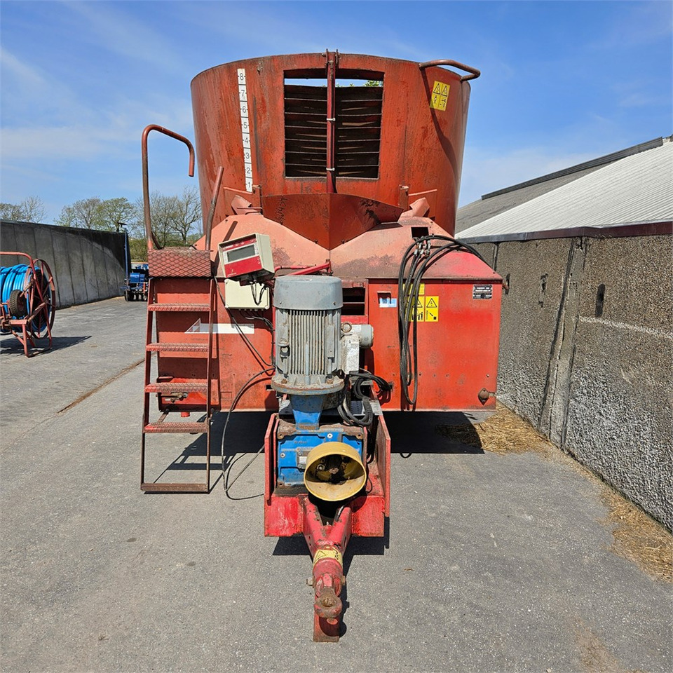 ABC SM10 - Forage mixer wagon: picture 4 ABC SM10 - Forage mixer wagon: picture 4