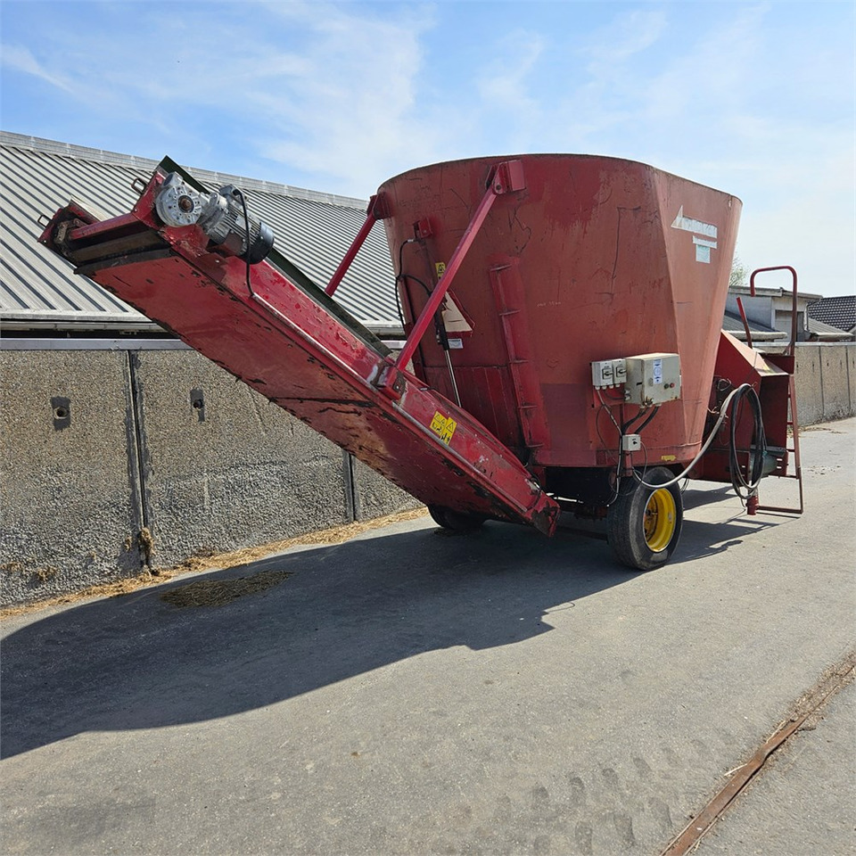 ABC SM10 - Forage mixer wagon: picture 3 ABC SM10 - Forage mixer wagon: picture 3