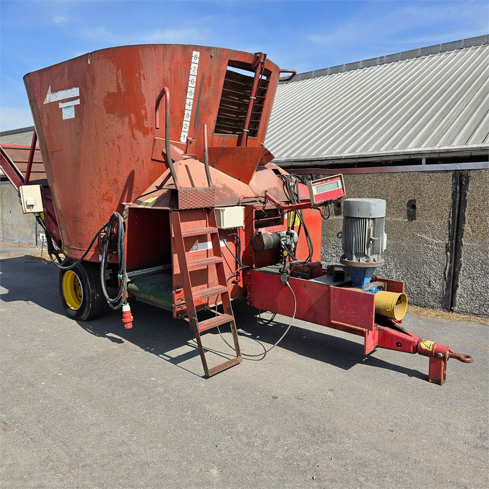 ABC SM10 - Forage mixer wagon: picture 1 ABC SM10 - Forage mixer wagon: picture 1