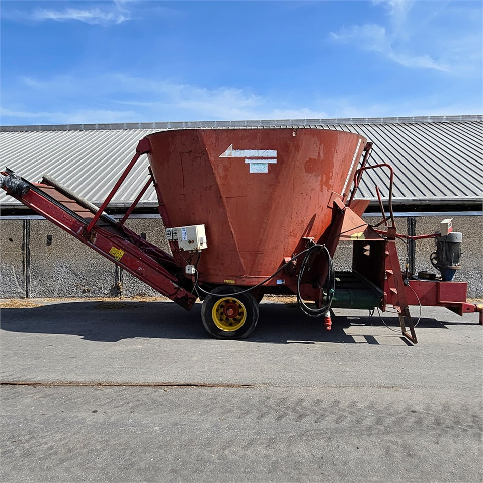 ABC SM10 - Forage mixer wagon: picture 2 ABC SM10 - Forage mixer wagon: picture 2