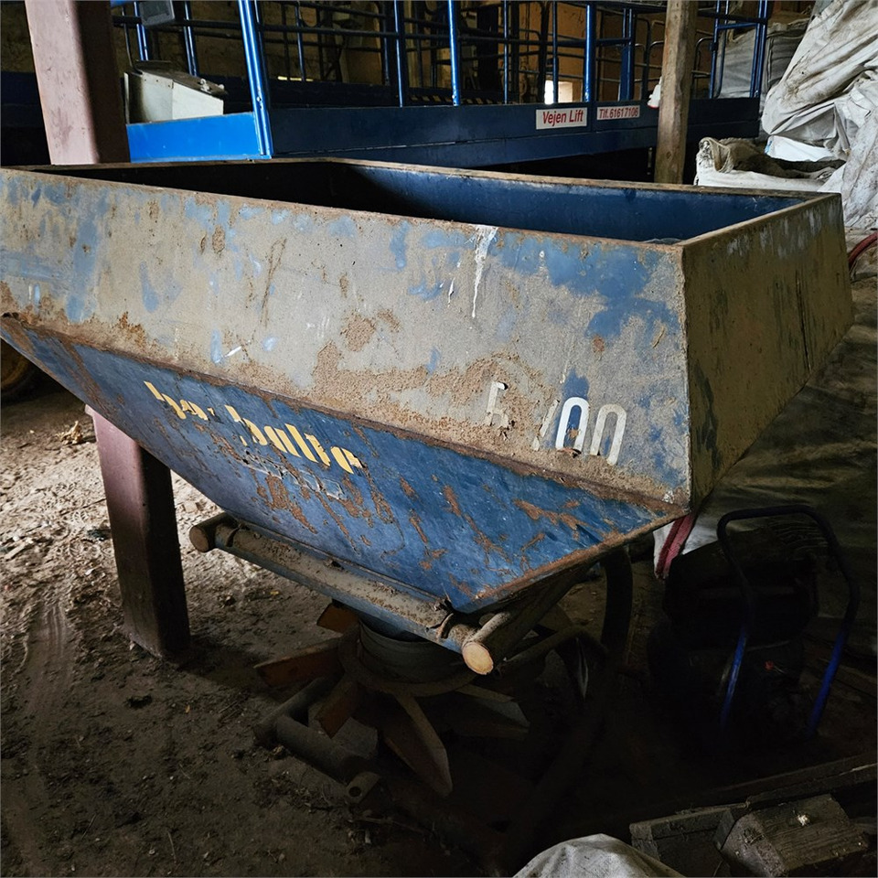 Bogballe B-700 - Fertilizing equipment: picture 2 Bogballe B-700 - Fertilizing equipment: picture 2