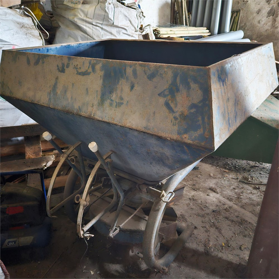 Bogballe B-700 - Fertilizing equipment: picture 4 Bogballe B-700 - Fertilizing equipment: picture 4