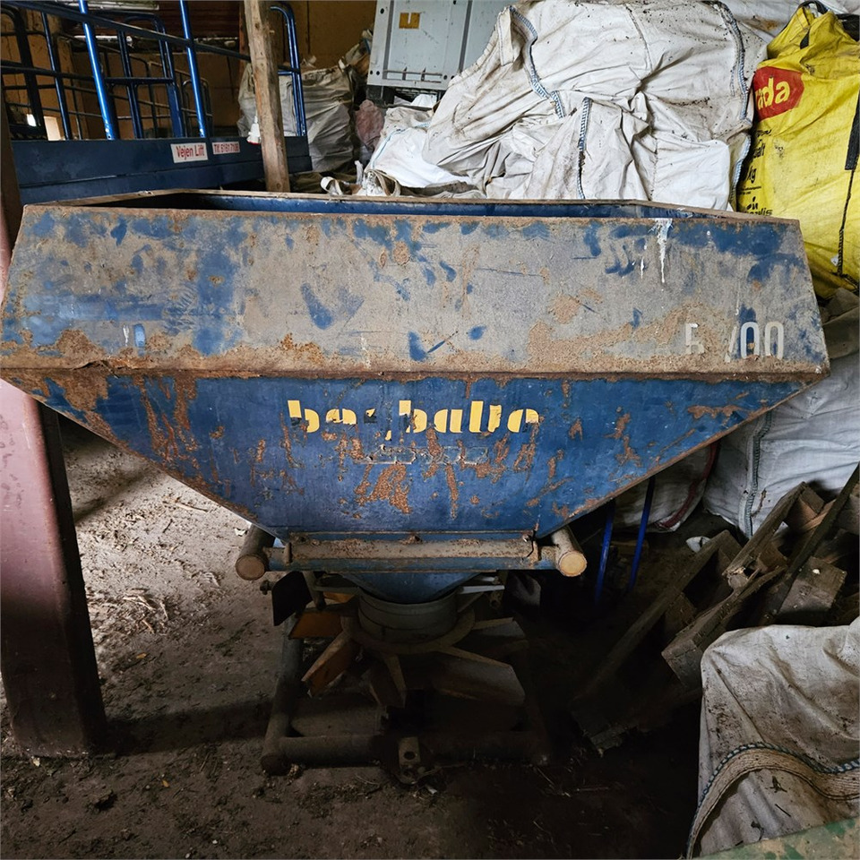 Bogballe B-700 - Fertilizing equipment: picture 1 Bogballe B-700 - Fertilizing equipment: picture 1