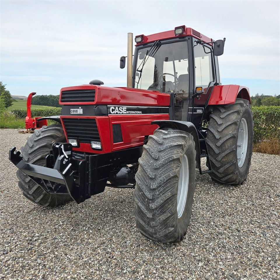 CASE IH 1255XL - Farm tractor: picture 4 CASE IH 1255XL - Farm tractor: picture 4