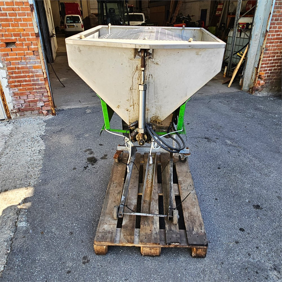 Egholm SG3 - Sand/ Salt spreader: picture 2 Egholm SG3 - Sand/ Salt spreader: picture 2