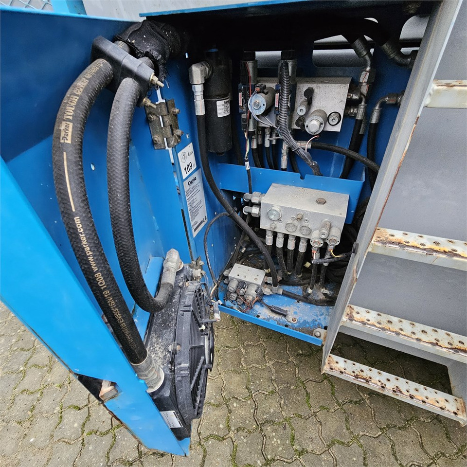 Scissor lift Genie GS-5390: picture 25